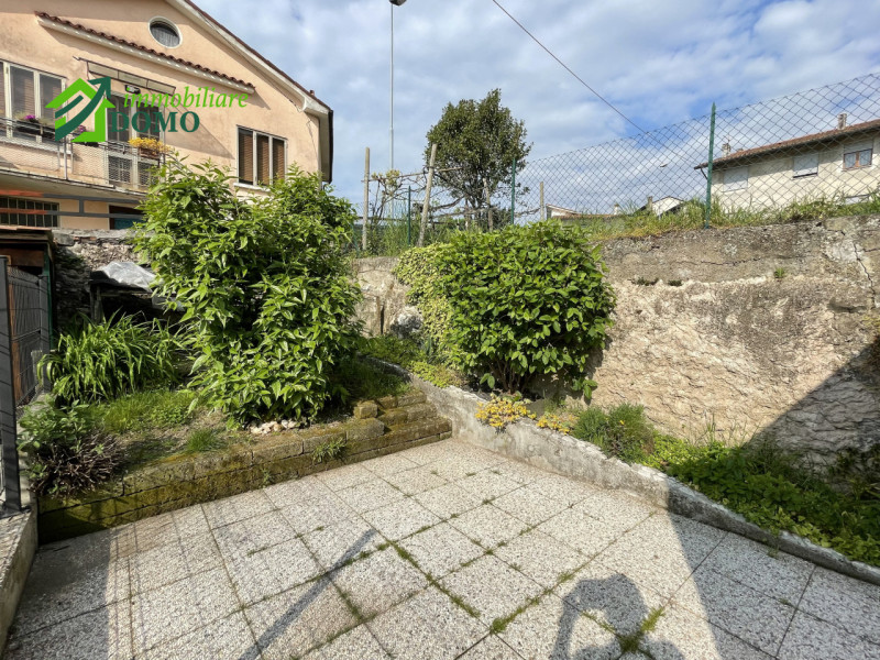 Nel cuore del centro di Santorso, in una zona leggermente collinare che garantisce tranquillità e...