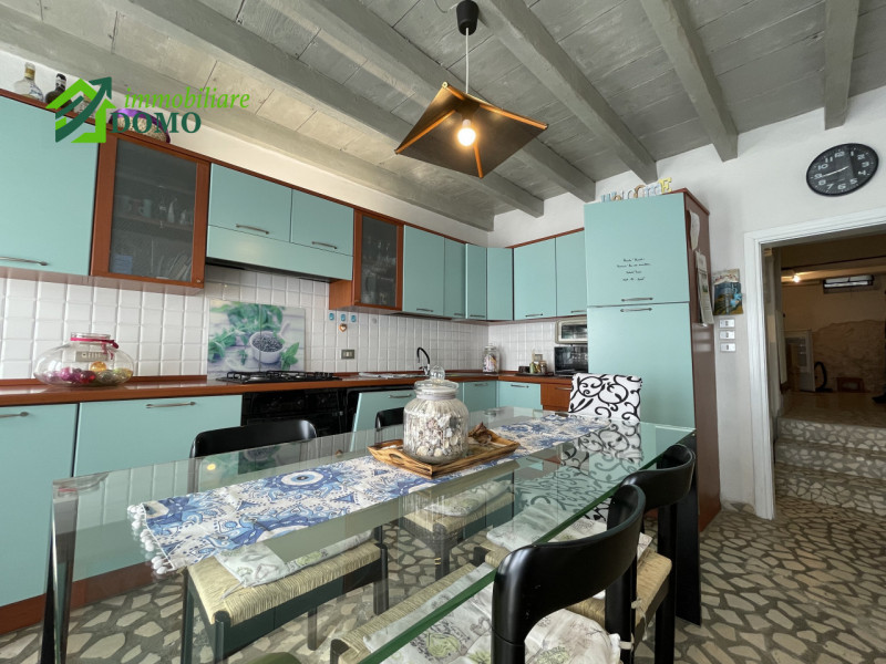 Nel cuore del centro di Santorso, in una zona leggermente collinare che garantisce tranquillità e...