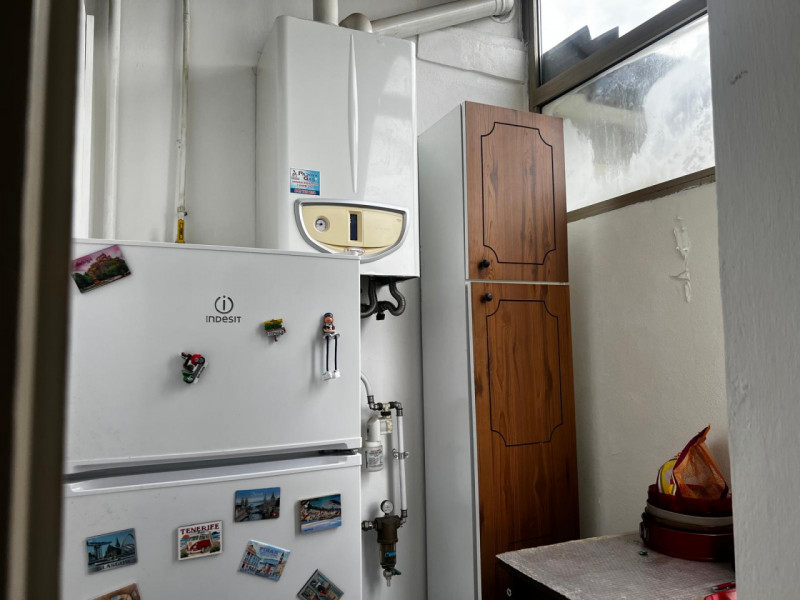Proponiamo in vendita spazioso trilocale situato al terzo piano di una palazzina degli anni '60, ...