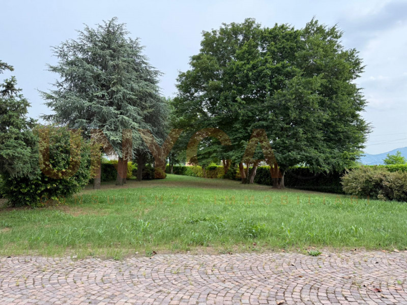 MONTEGALDELLA: proponiamo in vendita porzione di bifamiliare separata in orizzontale che si esten...