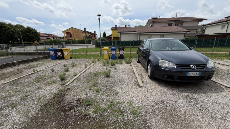 Scopri questo affascinante appartamento bilocale situato nel cuore della tranquilla zona Murelle,...