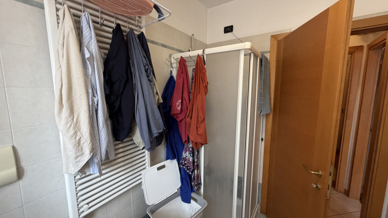 Scopri questo affascinante appartamento bilocale situato nel cuore della tranquilla zona Murelle,...