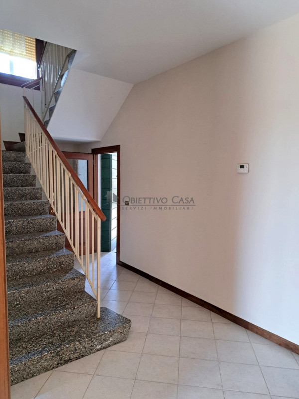 Rif.VIG01 - Proponiamo in vendita, a Galta di Vigonovo, una proprietà singola di grande personali...