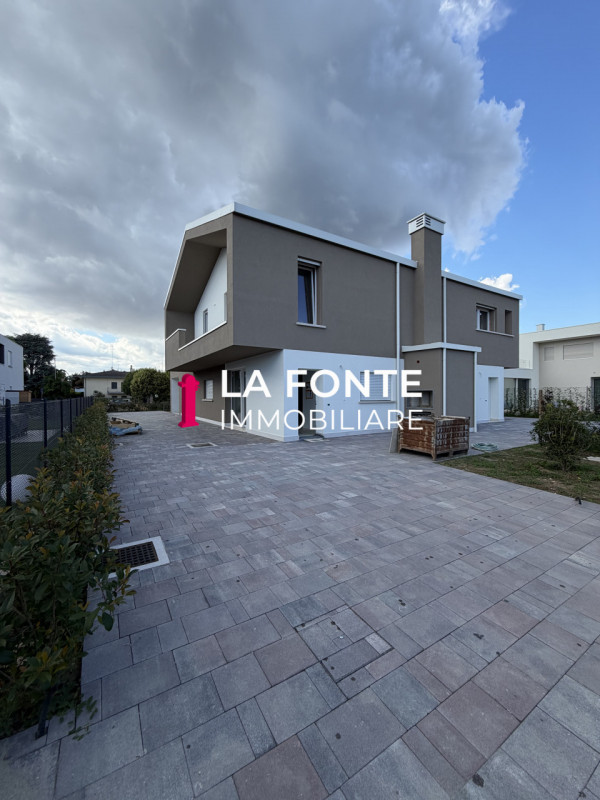 VILLATORA DI SAONARA - in q.re di nuove costruzioni - NUOVA BIFAMILIARE DI DESIGNER MODERNO E CON...