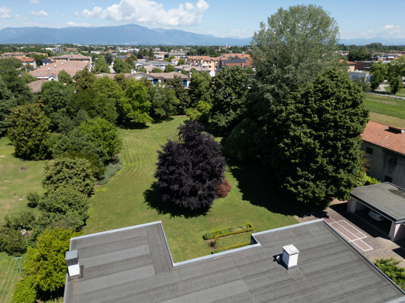 A Tombolo, in posizione strategica, a soli 3 km da Cittadella, 8 km da Castelfranco Veneto, 14 km...