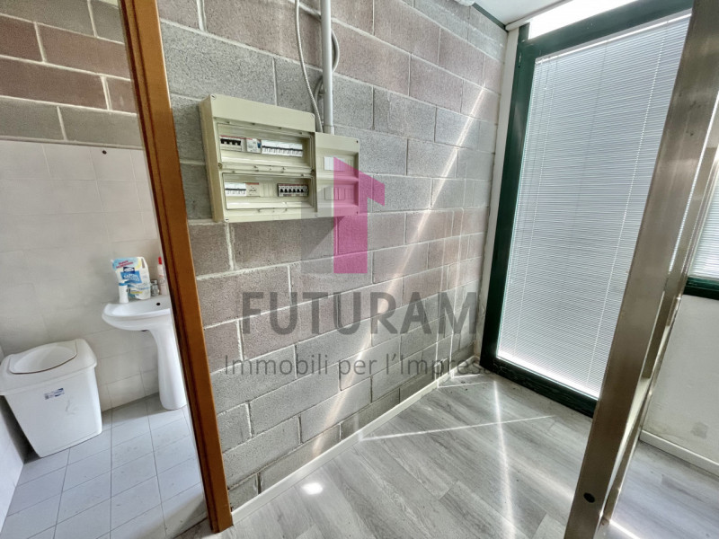 ARCUGNANO - 60FIL - PER INFO 0444/310220

Proponiamo in affitto un laboratorio con le seguenti ca...