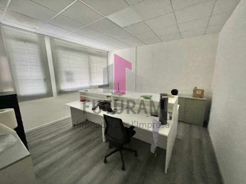 ARCUGNANO - 60FIL - PER INFO 0444/310220

Proponiamo in affitto un laboratorio con le seguenti ca...