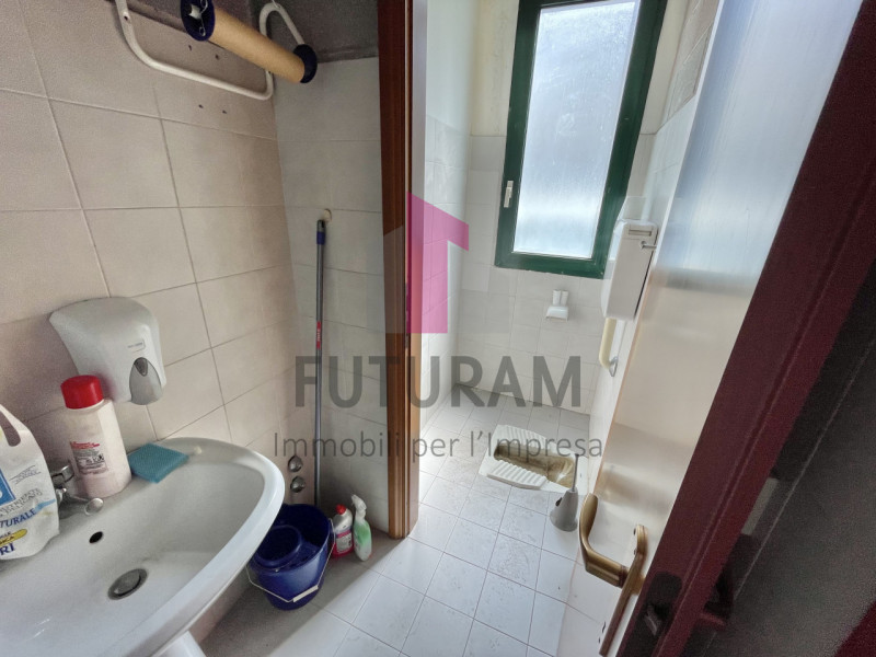 ARCUGNANO - 60FIL - PER INFO 0444/310220

Proponiamo in affitto un laboratorio con le seguenti ca...