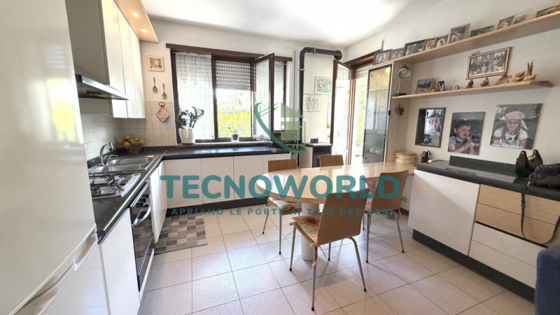 A due passi dal centro di Thiene, proponiamo in vendita un'appartamento BICAMERE di circa 85 mq, ...