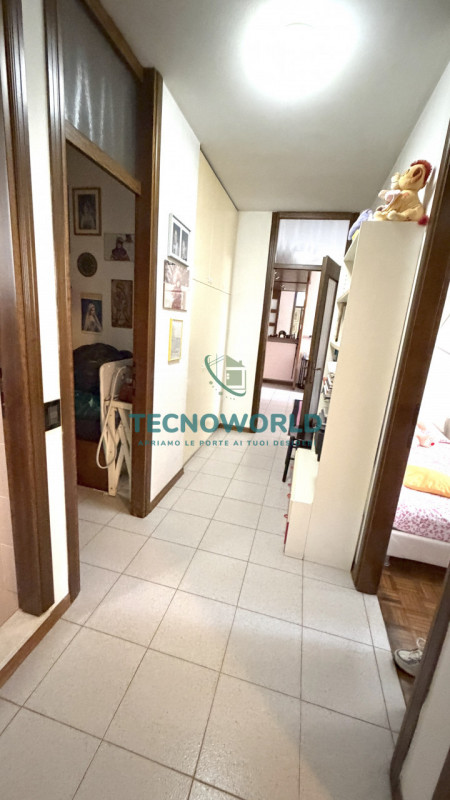 A due passi dal centro di Thiene, proponiamo in vendita un'appartamento BICAMERE di circa 85 mq, ...