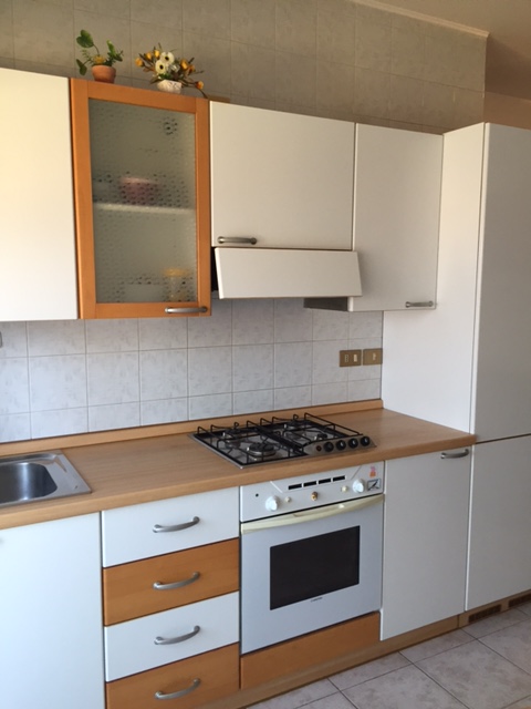 Zona Mezzavia di Montegrotto, in tranquillo quartiere residenziale, su piccola palazzina appartam...