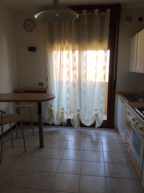 Zona Mezzavia di Montegrotto, in tranquillo quartiere residenziale, su piccola palazzina appartam...