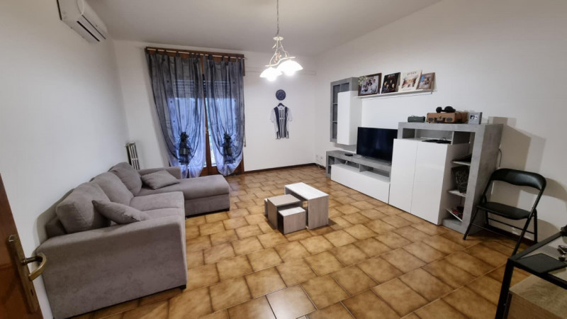 Scopri questo incantevole appartamento di oltre 100 mq situato nel centro di Castelbaldo. Questo ...