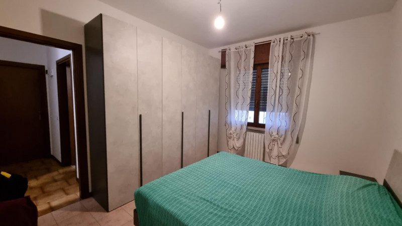 Scopri questo incantevole appartamento di oltre 100 mq situato nel centro di Castelbaldo. Questo ...