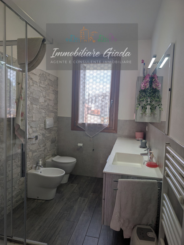 L’IMMOBILIARE GIADA VI PROPONE IN VENDITA questo splendido appartamento al piano terra nel cuore ...