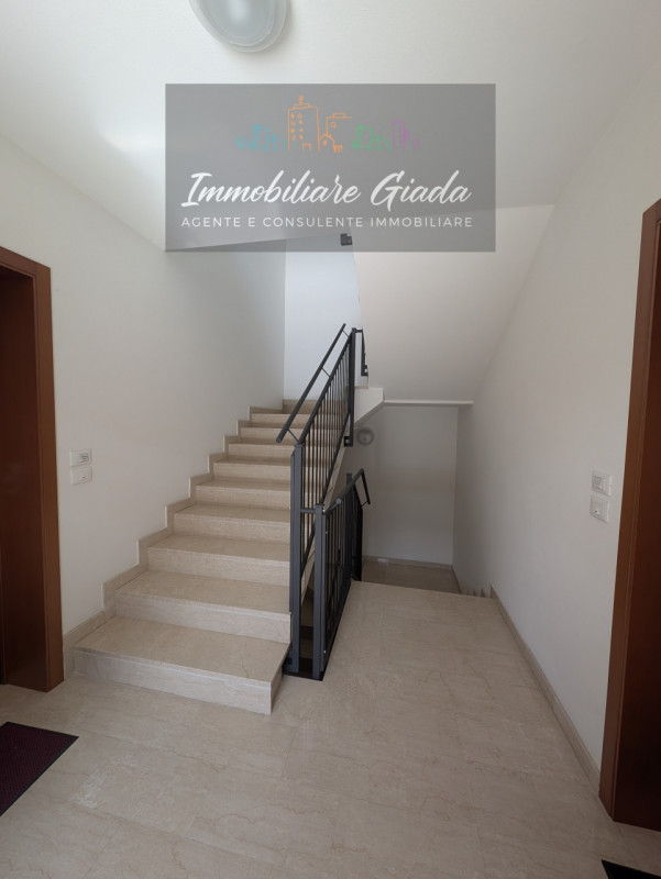 L’IMMOBILIARE GIADA VI PROPONE IN VENDITA questo splendido appartamento al piano terra nel cuore ...