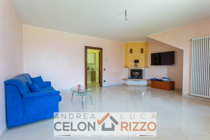 Scopri la tua nuova casa nel cuore di Pozzonovo! Proponiamo in vendita una splendida porzione di ...