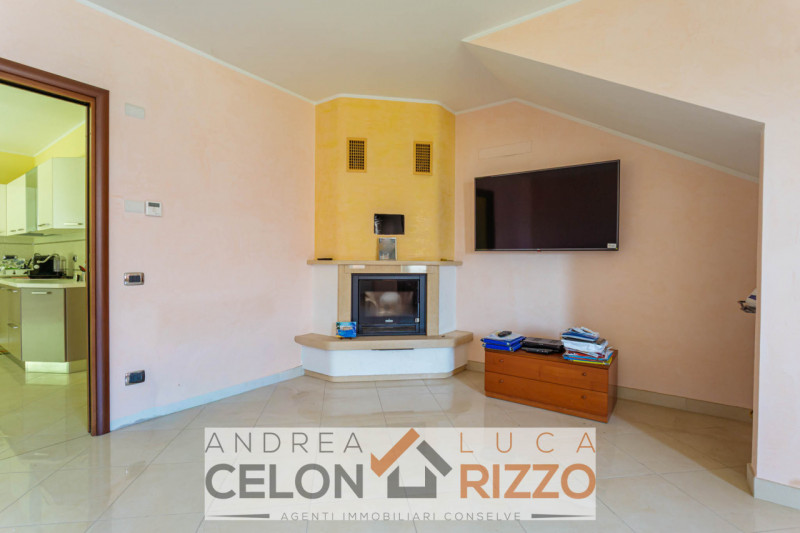 Scopri la tua nuova casa nel cuore di Pozzonovo! Proponiamo in vendita una splendida porzione di ...