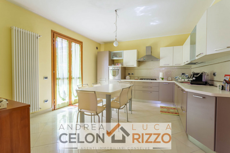 Scopri la tua nuova casa nel cuore di Pozzonovo! Proponiamo in vendita una splendida porzione di ...