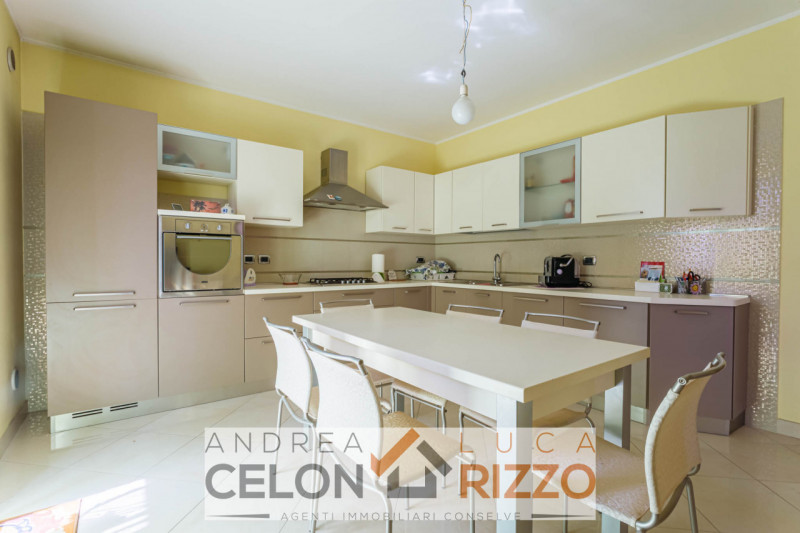 Scopri la tua nuova casa nel cuore di Pozzonovo! Proponiamo in vendita una splendida porzione di ...