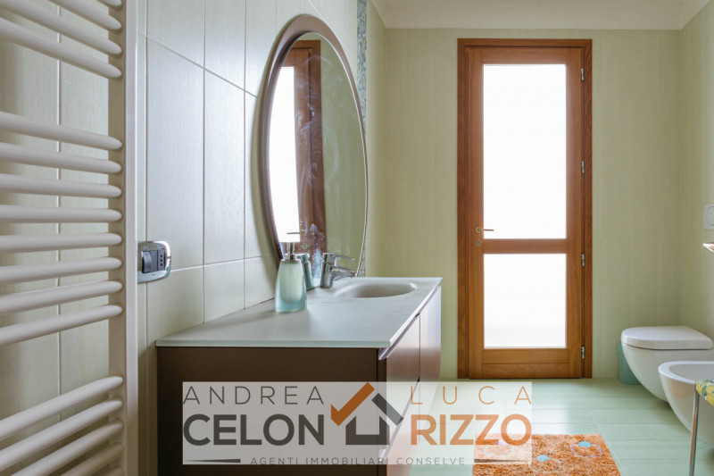 Scopri la tua nuova casa nel cuore di Pozzonovo! Proponiamo in vendita una splendida porzione di ...