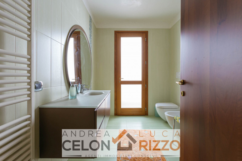 Scopri la tua nuova casa nel cuore di Pozzonovo! Proponiamo in vendita una splendida porzione di ...