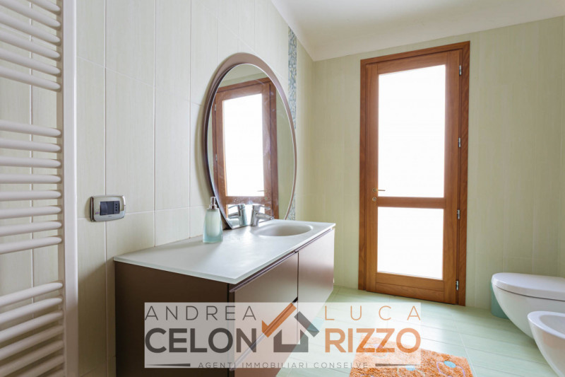 Scopri la tua nuova casa nel cuore di Pozzonovo! Proponiamo in vendita una splendida porzione di ...