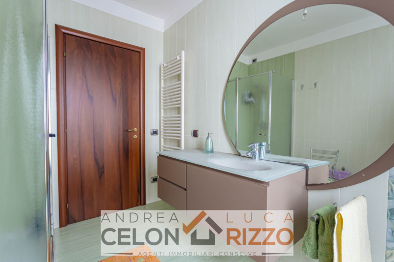 Scopri la tua nuova casa nel cuore di Pozzonovo! Proponiamo in vendita una splendida porzione di ...