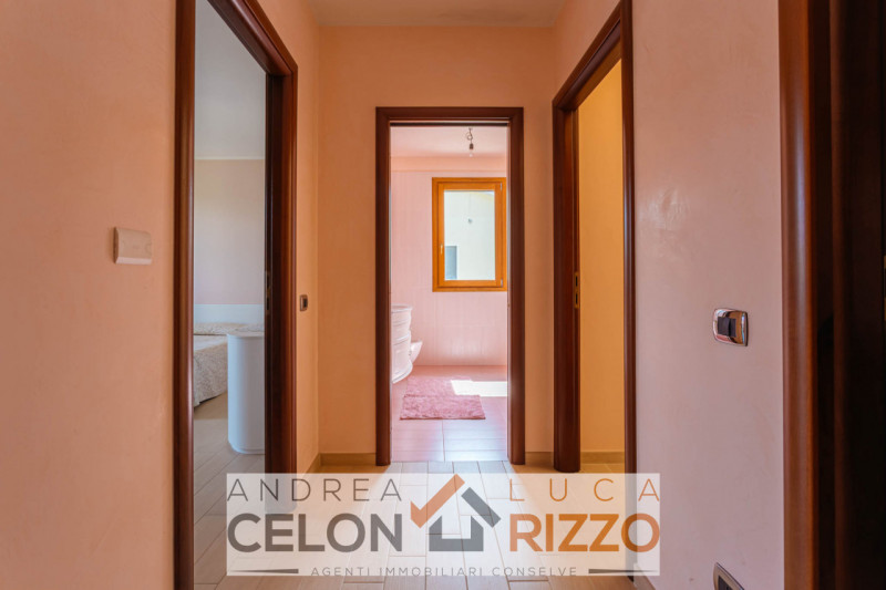 Scopri la tua nuova casa nel cuore di Pozzonovo! Proponiamo in vendita una splendida porzione di ...
