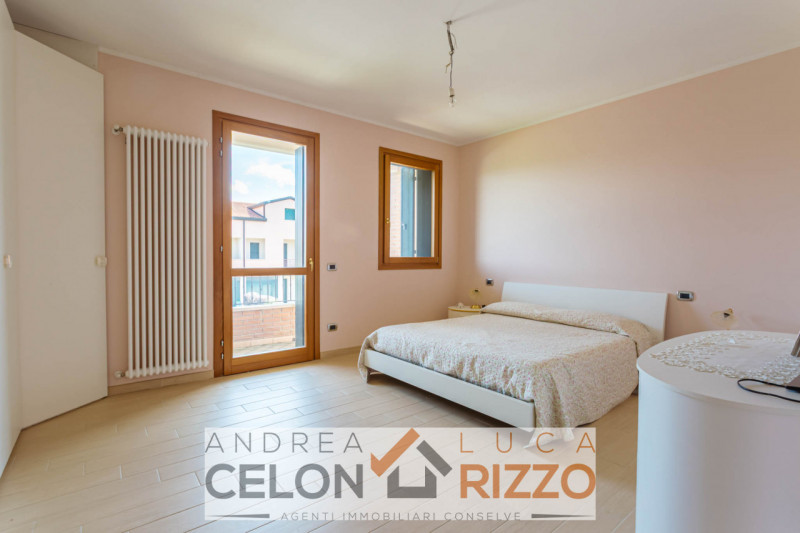 Scopri la tua nuova casa nel cuore di Pozzonovo! Proponiamo in vendita una splendida porzione di ...