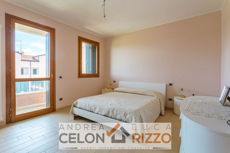 Scopri la tua nuova casa nel cuore di Pozzonovo! Proponiamo in vendita una splendida porzione di ...