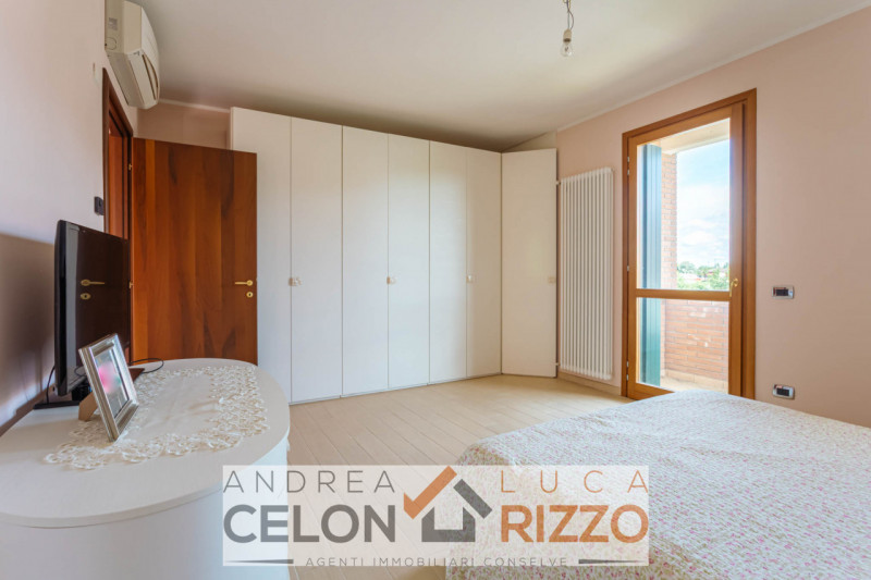Scopri la tua nuova casa nel cuore di Pozzonovo! Proponiamo in vendita una splendida porzione di ...
