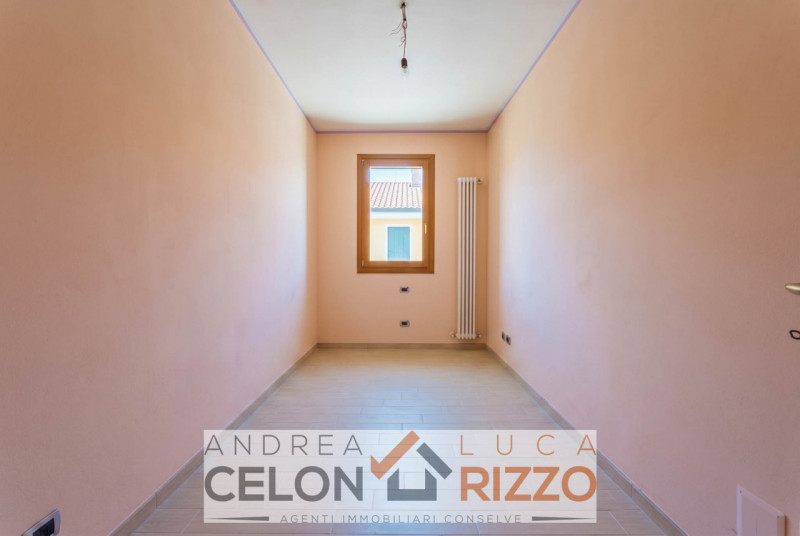 Scopri la tua nuova casa nel cuore di Pozzonovo! Proponiamo in vendita una splendida porzione di ...