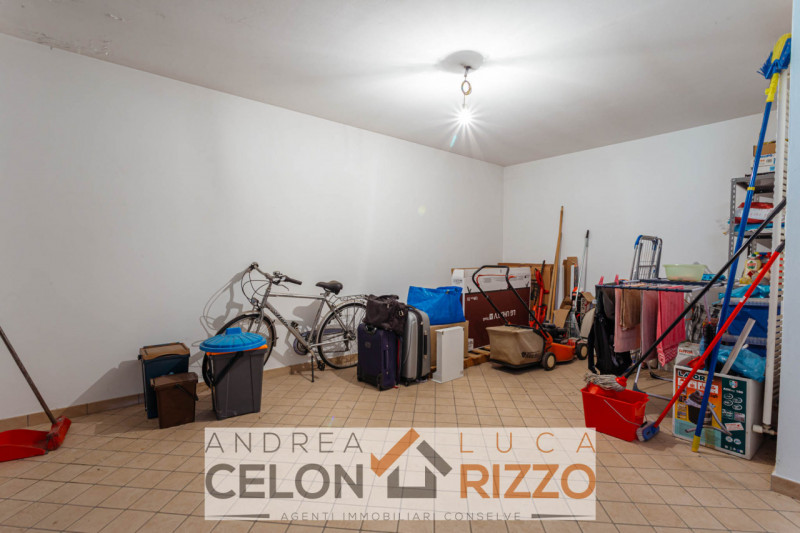 Scopri la tua nuova casa nel cuore di Pozzonovo! Proponiamo in vendita una splendida porzione di ...
