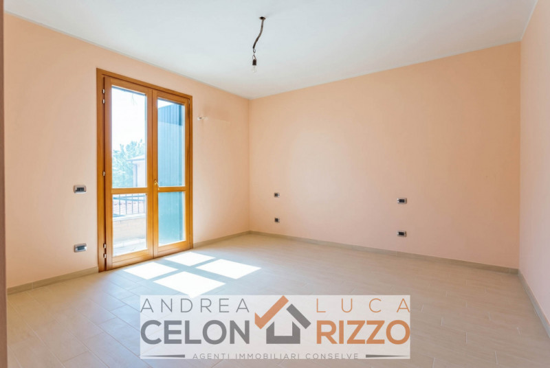 Scopri la tua nuova casa nel cuore di Pozzonovo! Proponiamo in vendita una splendida porzione di ...