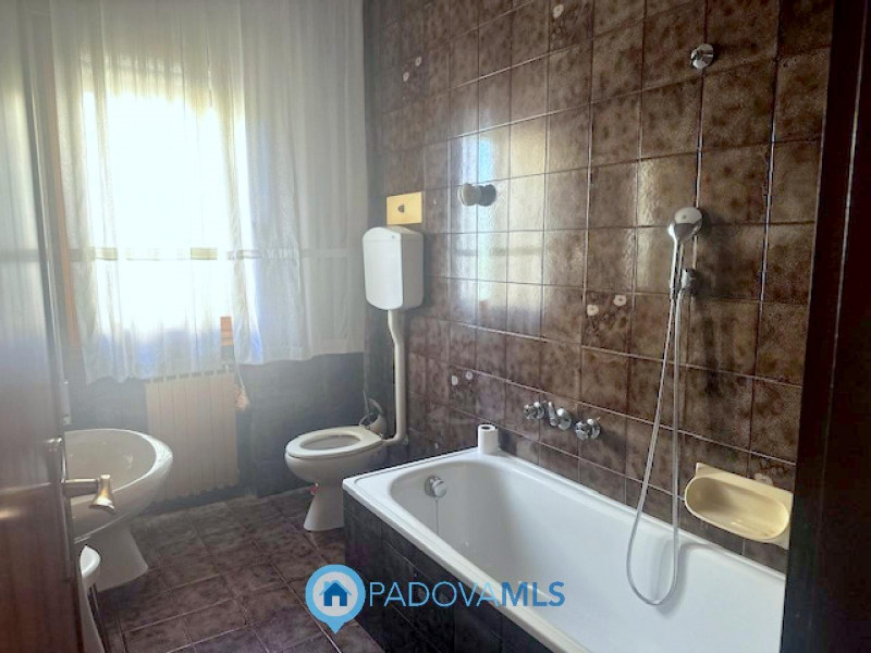 Immobile in esclusiva al Gruppo Padova MLS

Rubano in zona residenziale, comoda a scuole e serviz...
