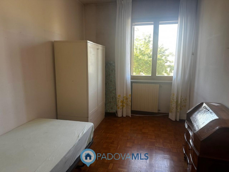 Immobile in esclusiva al Gruppo Padova MLS
Rubano in zona residenziale, comoda a scuole e servizi...