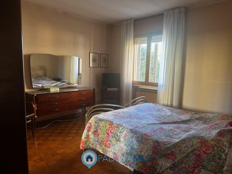 Immobile in esclusiva al Gruppo Padova MLS
Rubano in zona residenziale, comoda a scuole e servizi...