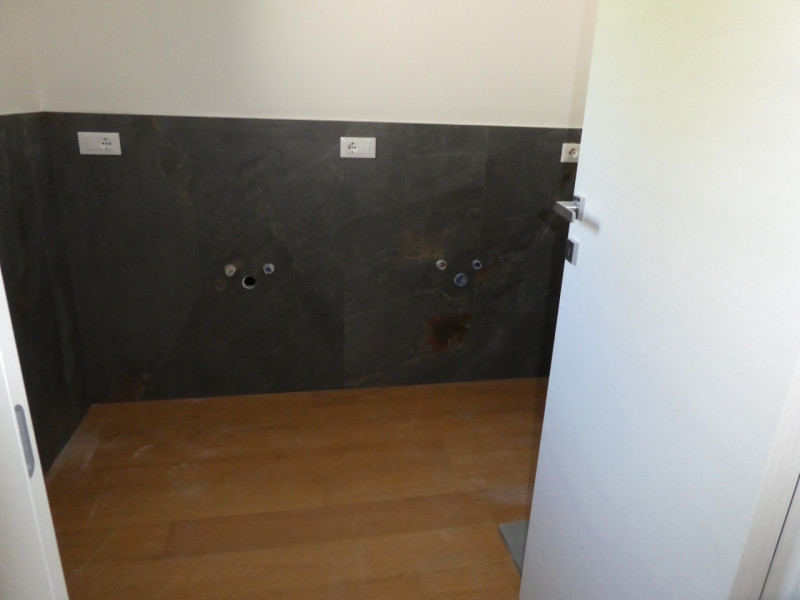 In zona ognissanti vendiamo casa singola disposta su 2 livelli RISTRUTTURATA A NUOVO.
Al piano te...