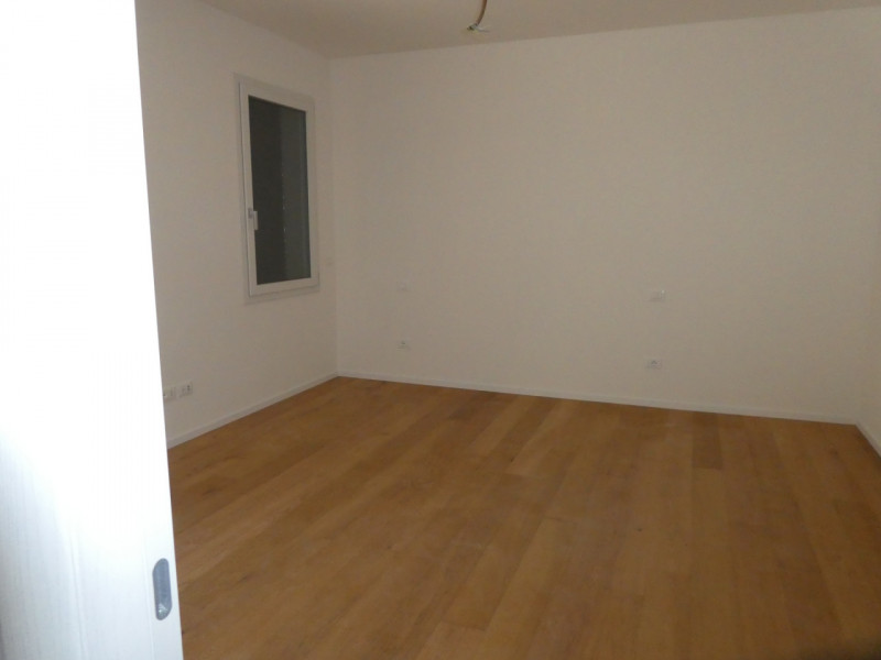 In zona ognissanti vendiamo casa singola disposta su 2 livelli RISTRUTTURATA A NUOVO.
Al piano te...