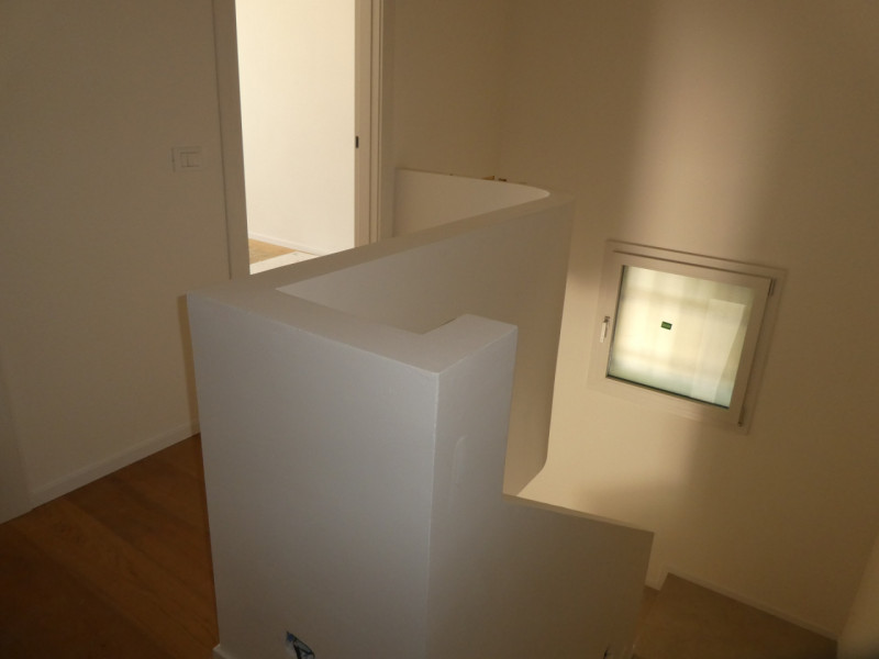 In zona ognissanti vendiamo casa singola disposta su 2 livelli RISTRUTTURATA A NUOVO.
Al piano te...