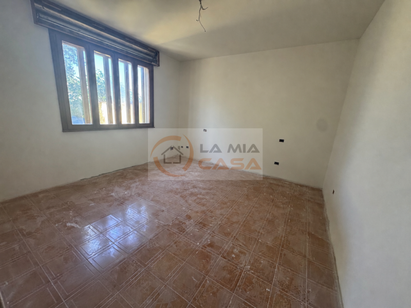 BRUGINE: appartamento al piano rialzato in palazzina di sole 4 unità composto da soggiorno con an...