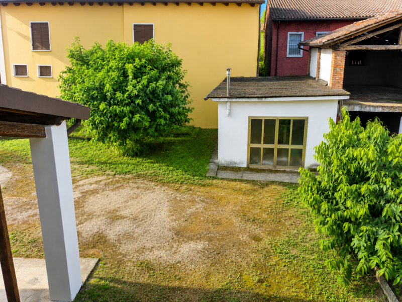 Immersa nel verde della tranquilla località Fratta di Fontaniva, ma al tempo stesso ben collegata...