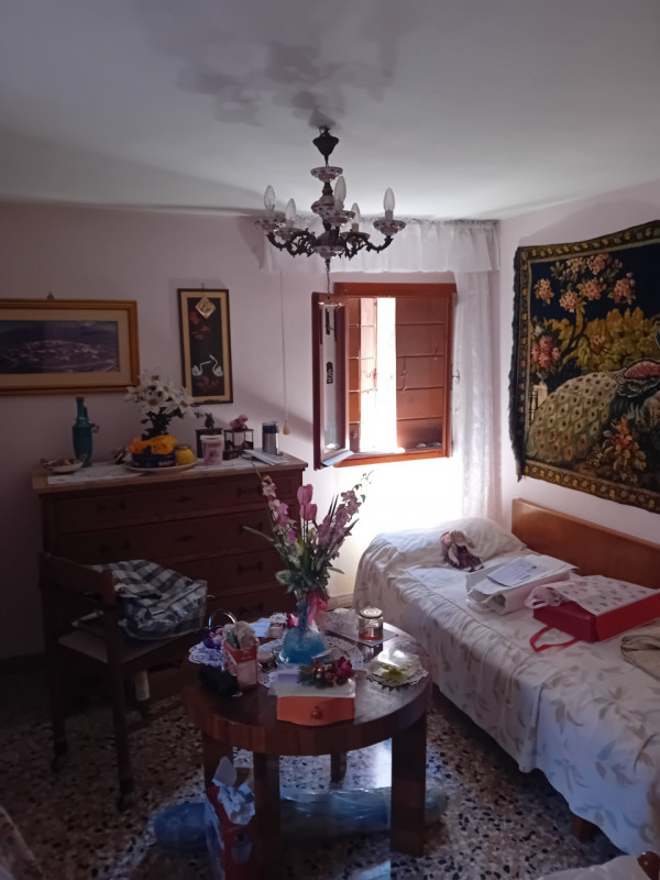 Vendesi appartamento in Cannaregio ( chiesa dei Miracoli) su palazzina di due unità, situato al s...