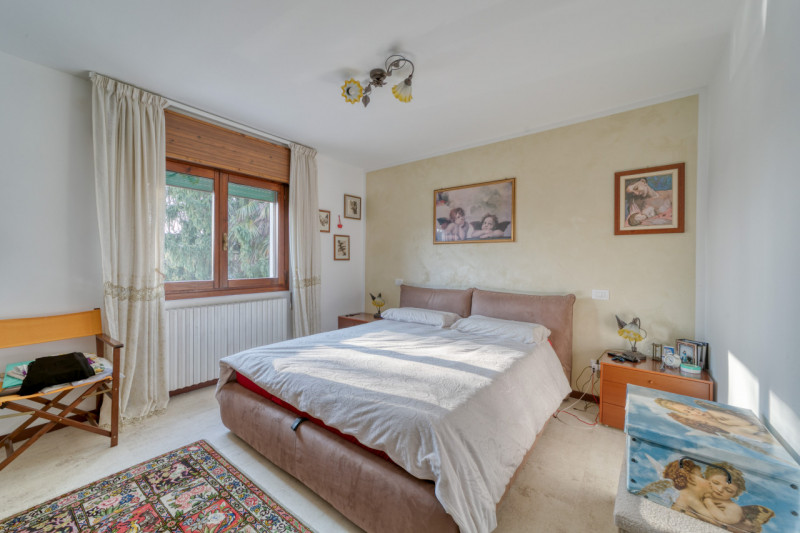 VILLAFRANCA PADOVANA -  In una zona tranquilla e immersa nel verde del comune, proponiamo in vend...