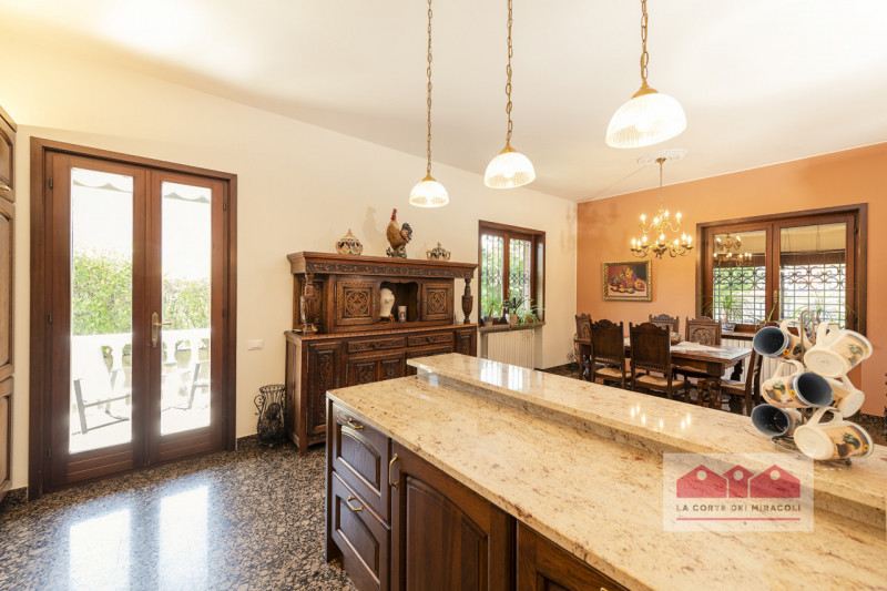 CALDOGNO: PROPONIAMO IN VENDITA UNA SPLENDIDA VILLA SINGOLA, RISTRUTTURATA E CURATA NEI MINIMI DE...