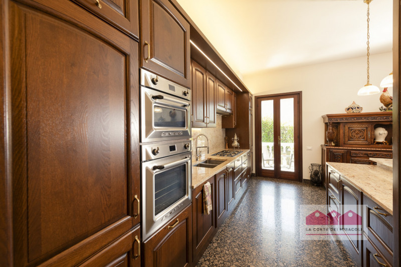 CALDOGNO: PROPONIAMO IN VENDITA UNA SPLENDIDA VILLA SINGOLA, RISTRUTTURATA E CURATA NEI MINIMI DE...
