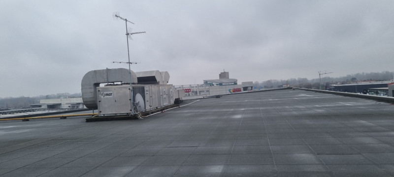 PORDENONE: VENDESI fabbricato di recente costruzione di 13.600 mq adatto a spazi commerciali, dir...