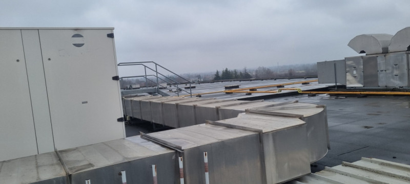 PORDENONE: VENDESI fabbricato di recente costruzione di 13.600 mq adatto a spazi commerciali, dir...