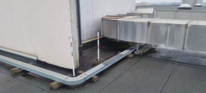 PORDENONE: VENDESI fabbricato di recente costruzione di 13.600 mq adatto a spazi commerciali, dir...